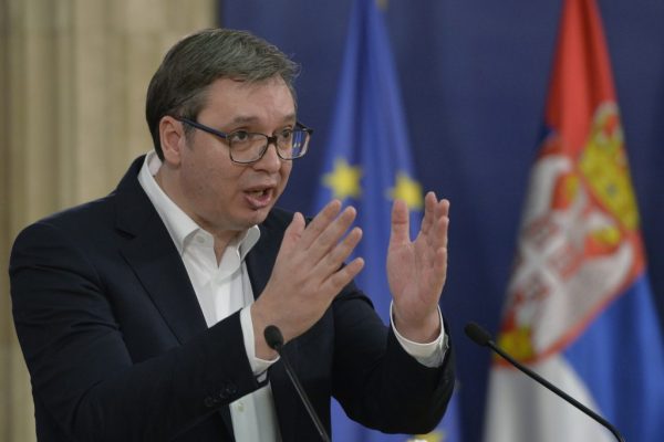 ВУЧИЋ ПРОГЛАСИО ВАНРЕДНО СТАЊЕ Завршена школска година